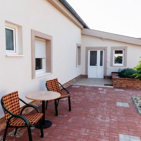 Kollar D Guest House - Prenociste Rooms Subotica Bagian luar foto