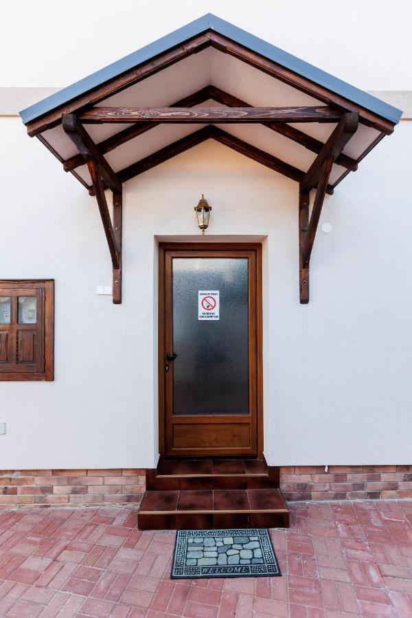 Kollar D Guest House - Prenociste Rooms Subotica Bagian luar foto