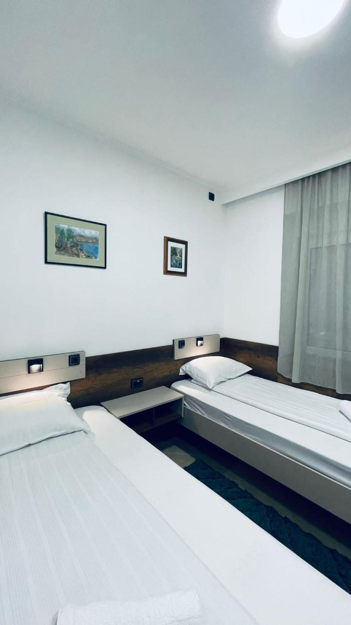 Kollar D Guest House - Prenociste Rooms Subotica Bagian luar foto