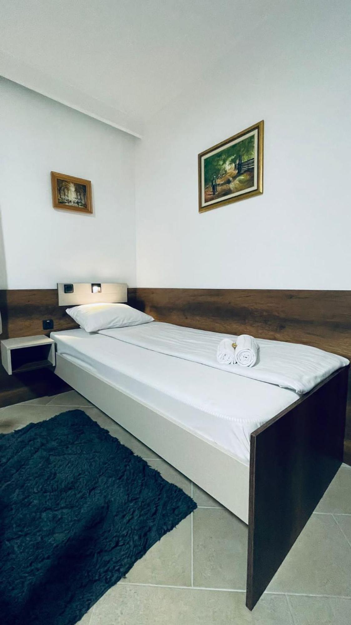 Kollar D Guest House - Prenociste Rooms Subotica Bagian luar foto