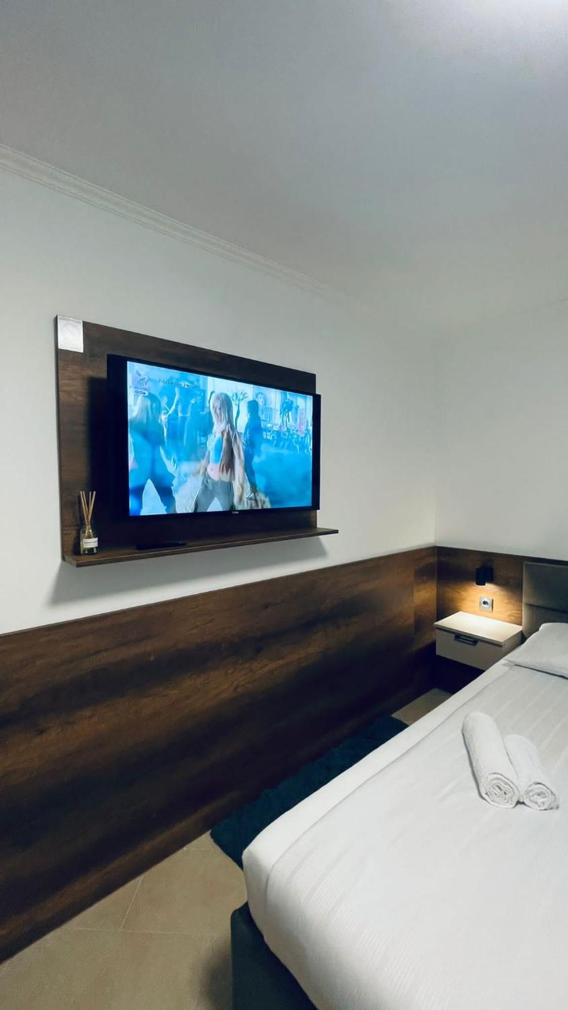 Kollar D Guest House - Prenociste Rooms Subotica Bagian luar foto