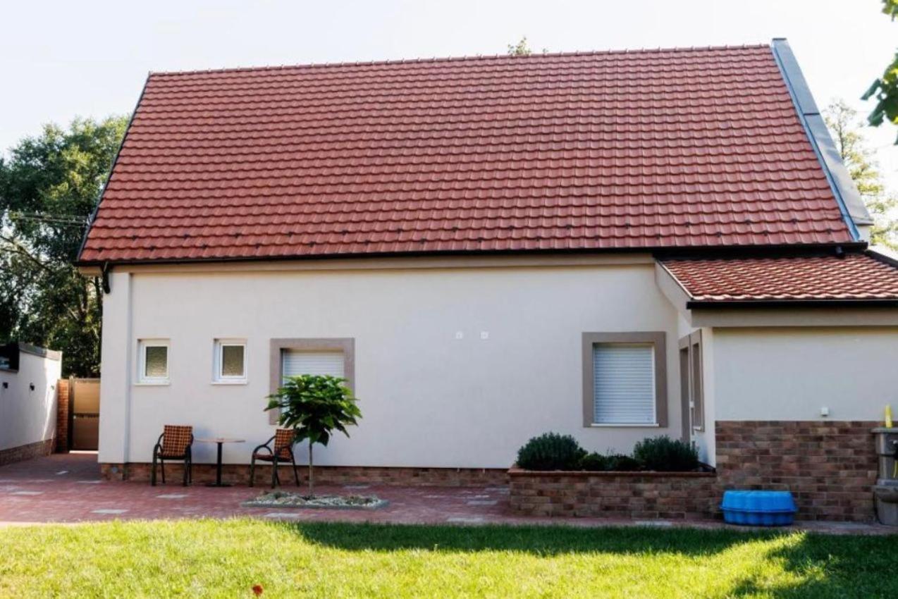 Kollar D Guest House - Prenociste Rooms Subotica Bagian luar foto
