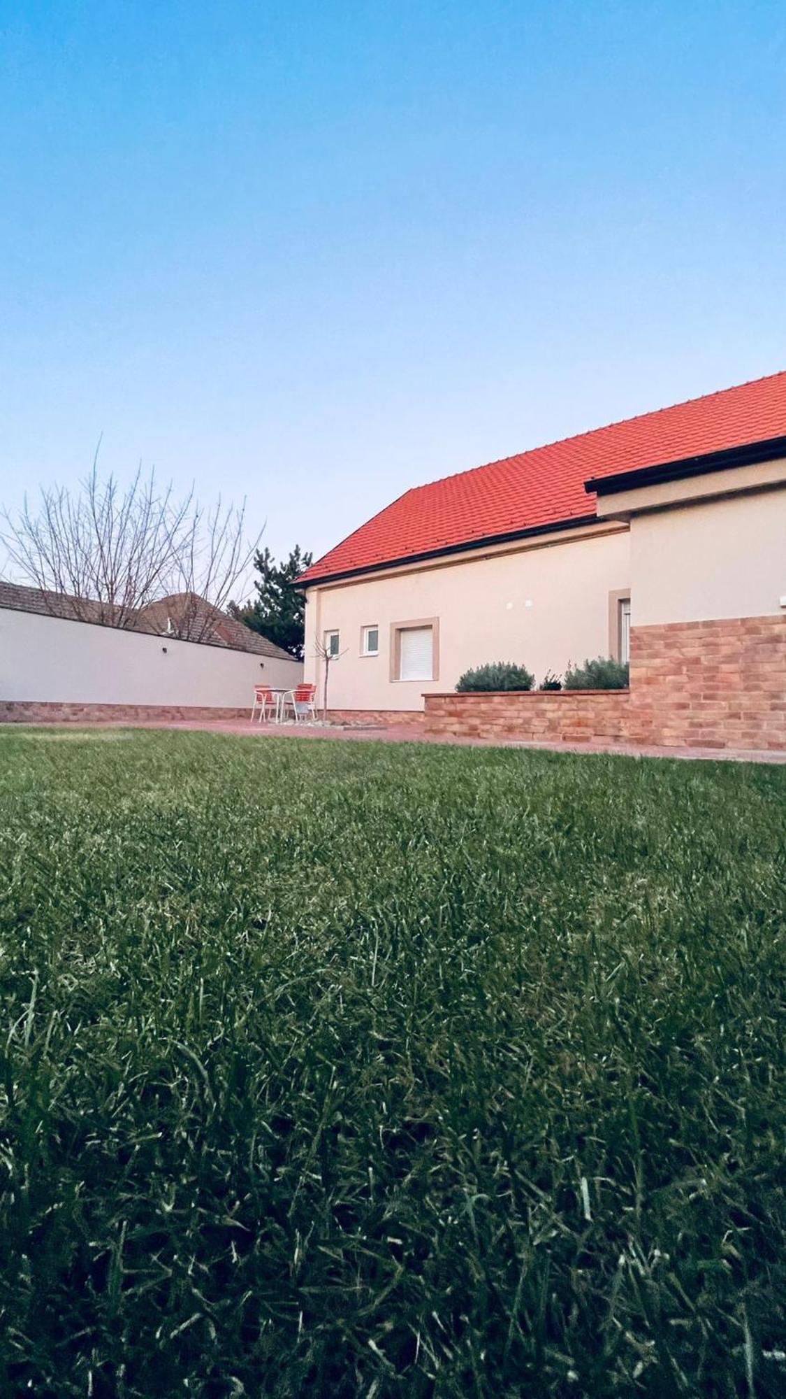 Kollar D Guest House - Prenociste Rooms Subotica Bagian luar foto