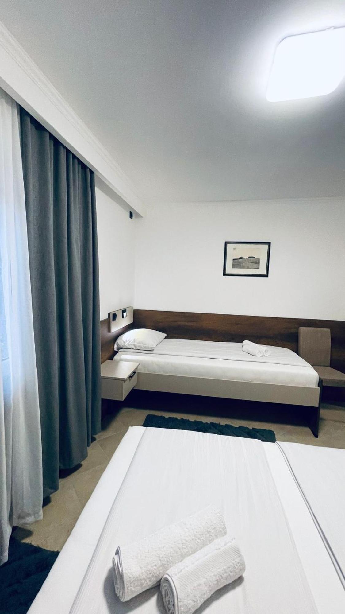 Kollar D Guest House - Prenociste Rooms Subotica Bagian luar foto