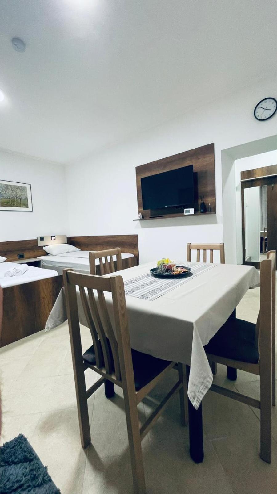 Kollar D Guest House - Prenociste Rooms Subotica Bagian luar foto
