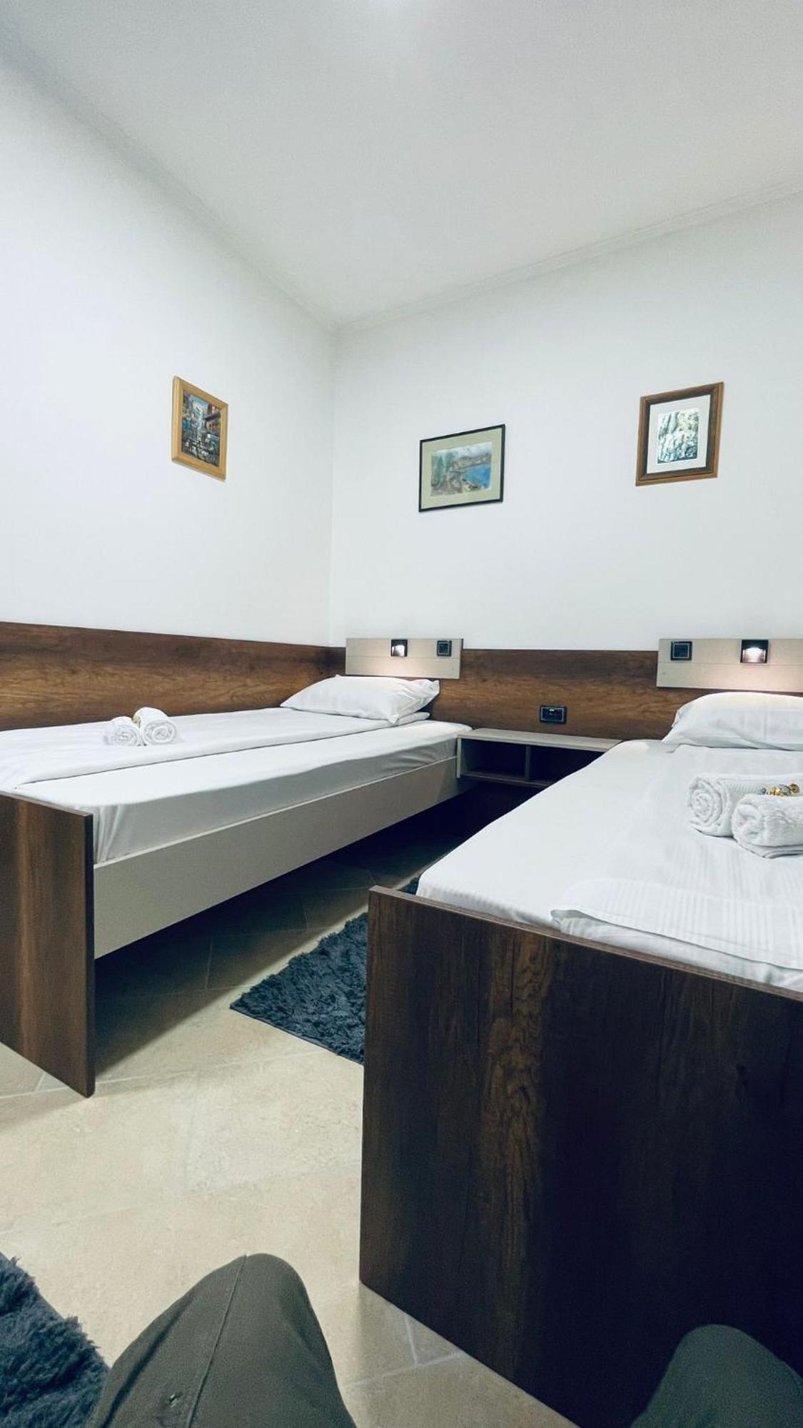Kollar D Guest House - Prenociste Rooms Subotica Bagian luar foto