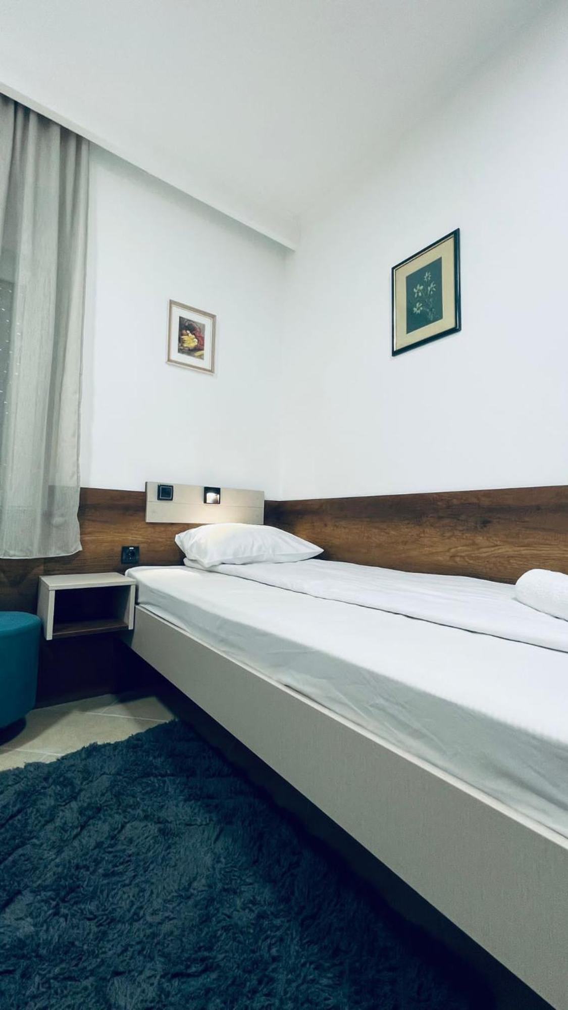 Kollar D Guest House - Prenociste Rooms Subotica Bagian luar foto