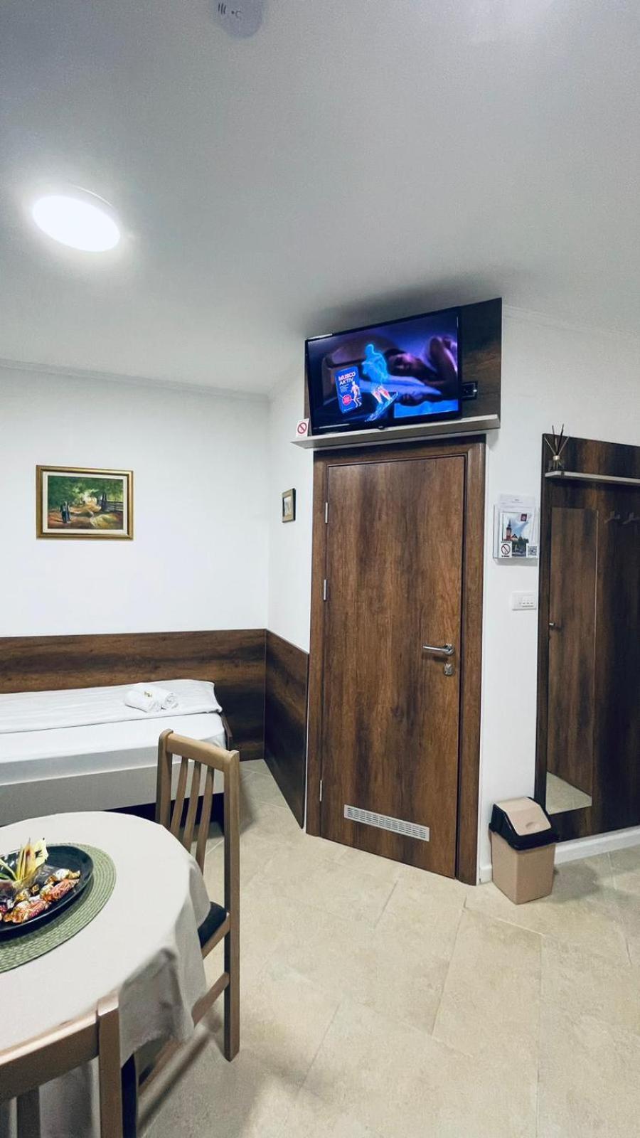 Kollar D Guest House - Prenociste Rooms Subotica Bagian luar foto