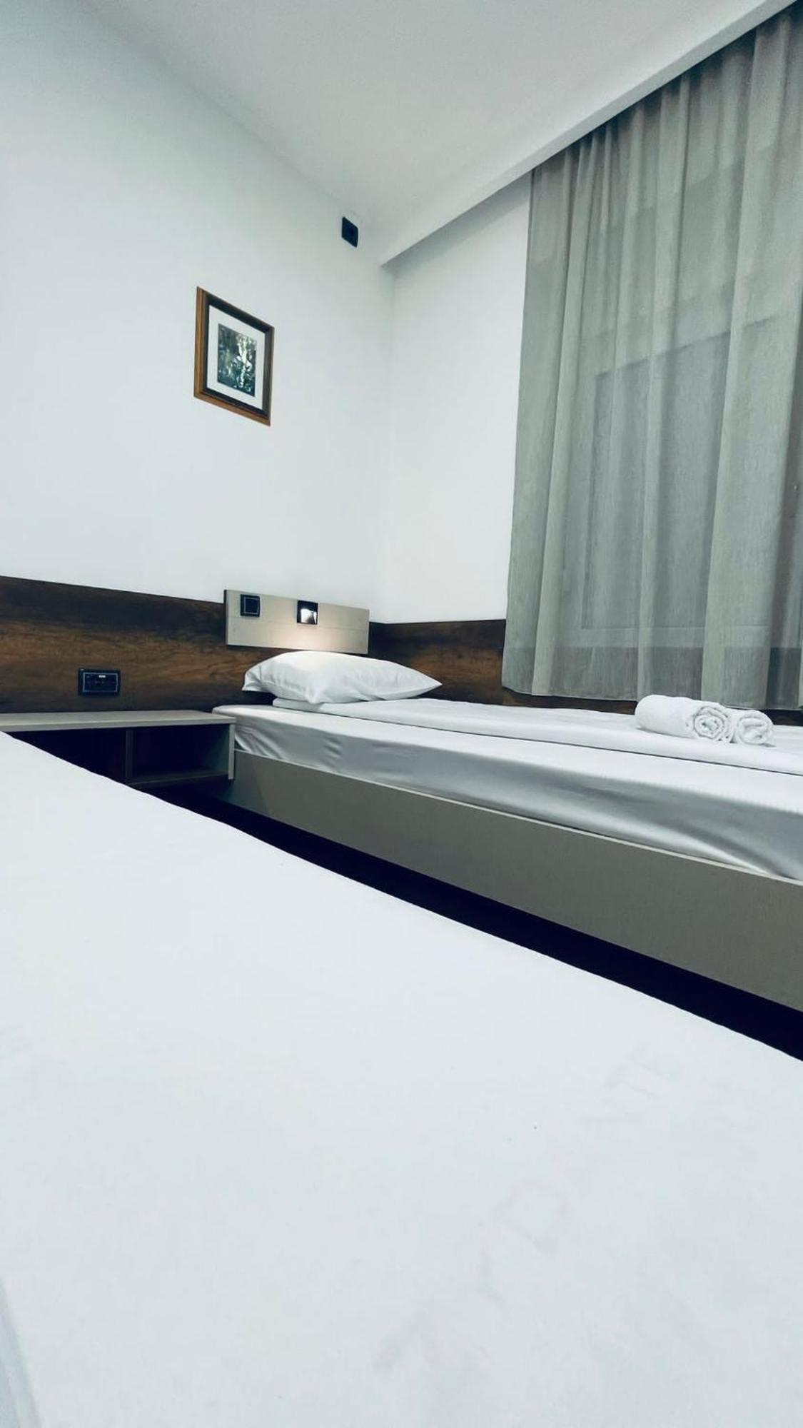 Kollar D Guest House - Prenociste Rooms Subotica Bagian luar foto