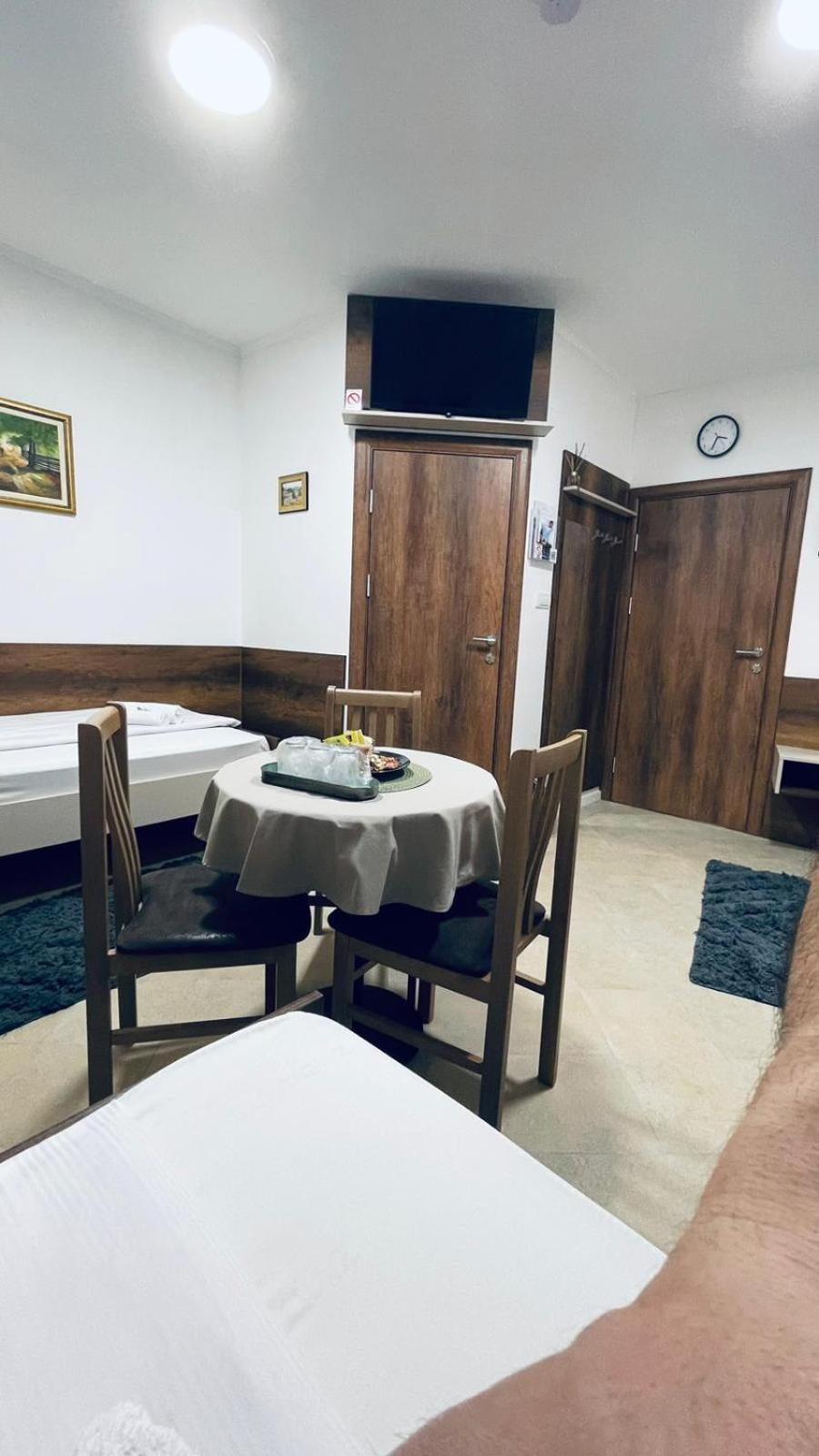 Kollar D Guest House - Prenociste Rooms Subotica Bagian luar foto