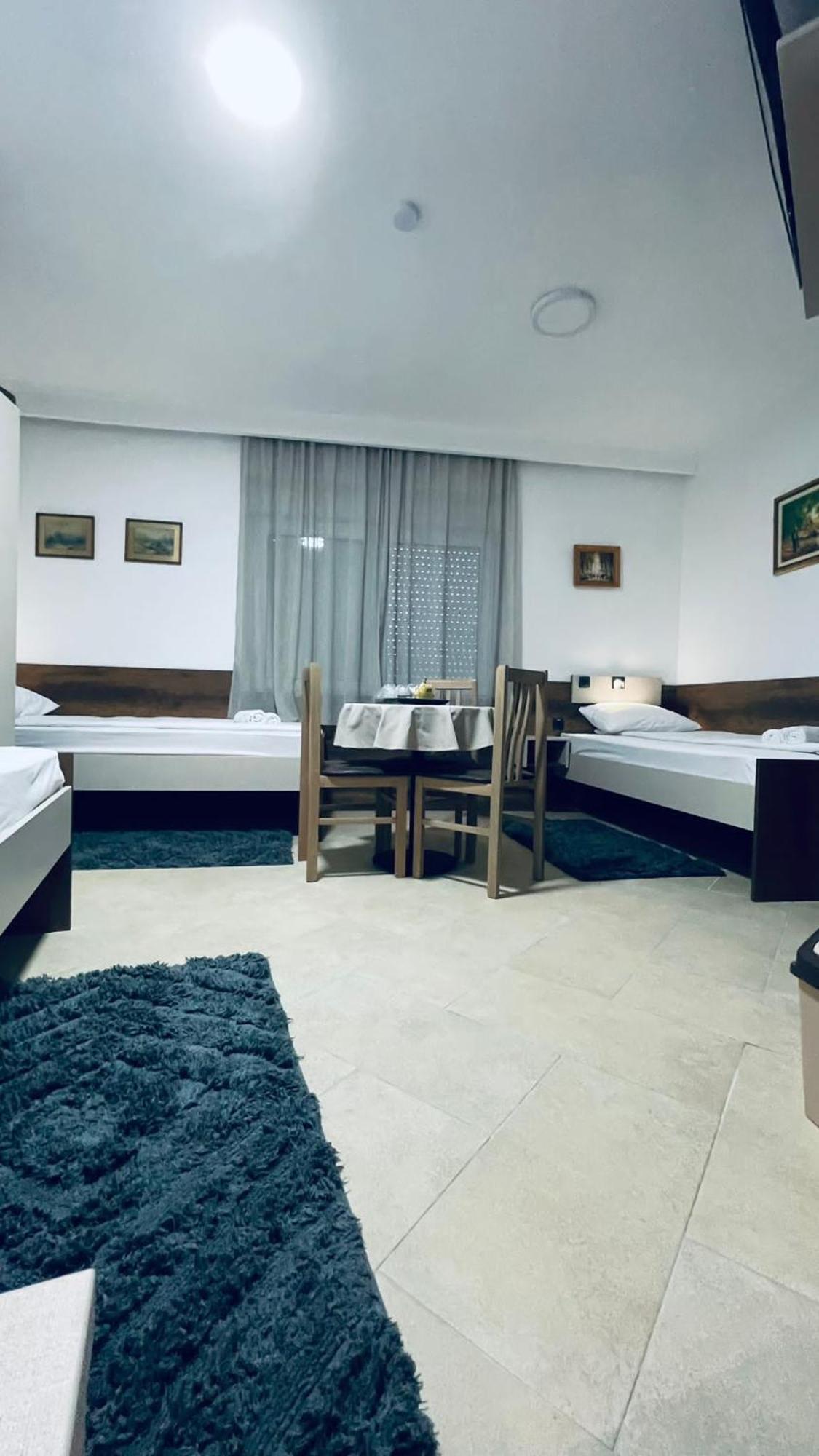 Kollar D Guest House - Prenociste Rooms Subotica Bagian luar foto