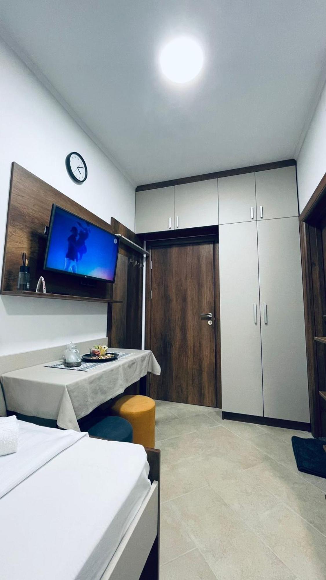Kollar D Guest House - Prenociste Rooms Subotica Bagian luar foto
