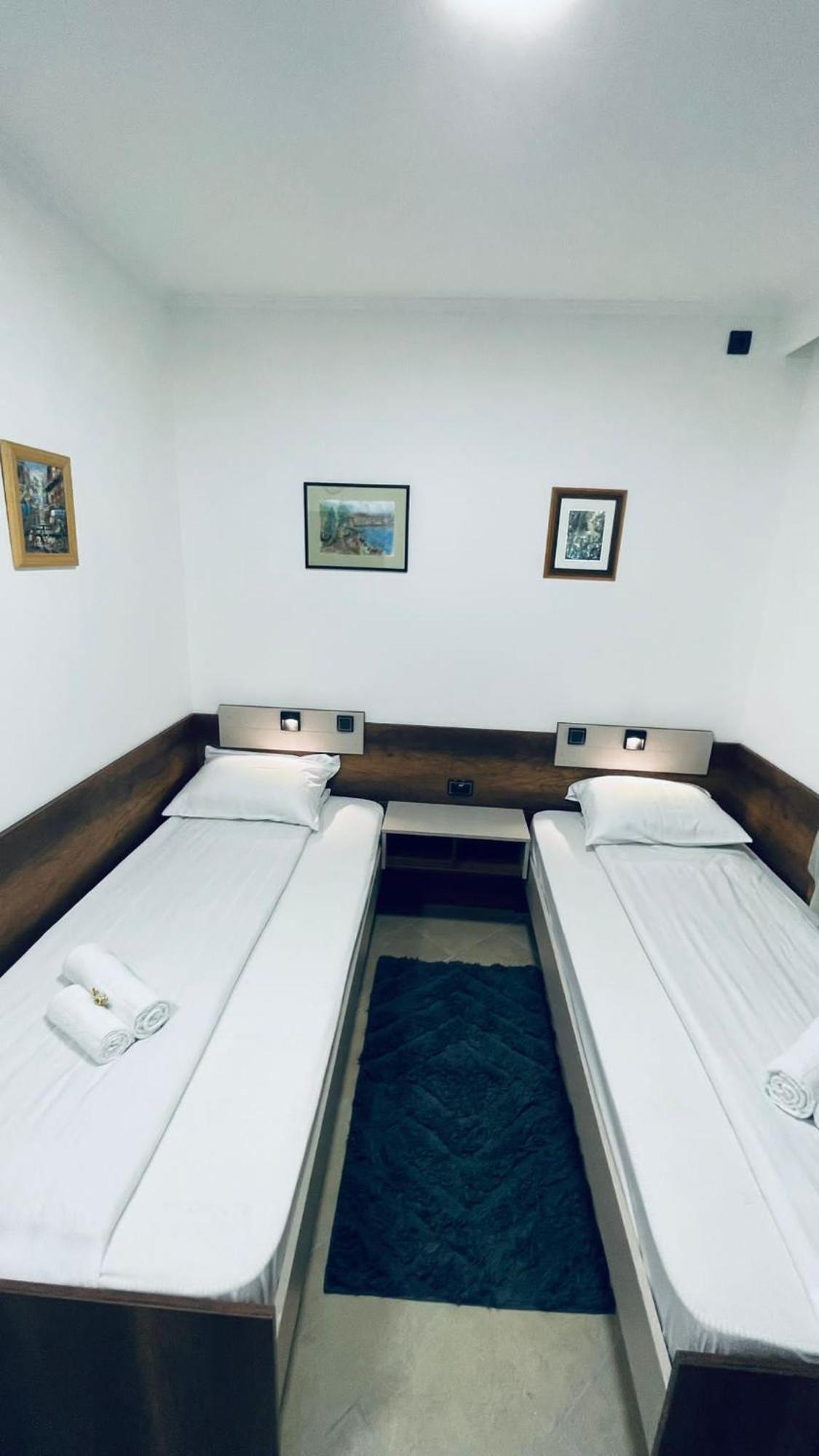 Kollar D Guest House - Prenociste Rooms Subotica Bagian luar foto